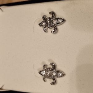 NWOT Fleur De Lis earrings
